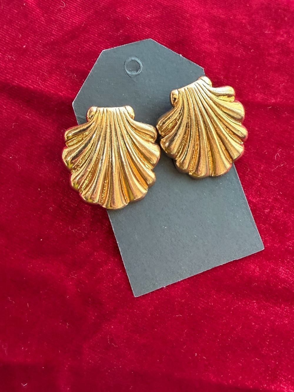 Vintage Classic Gold Tone Shell Stud Earrings